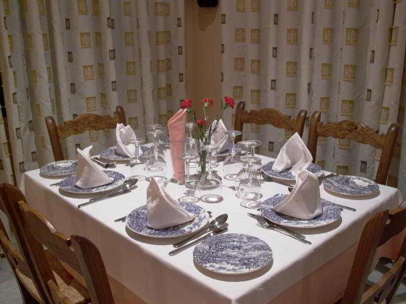 Hotel Calderon Cenes De La Vega Restaurant photo