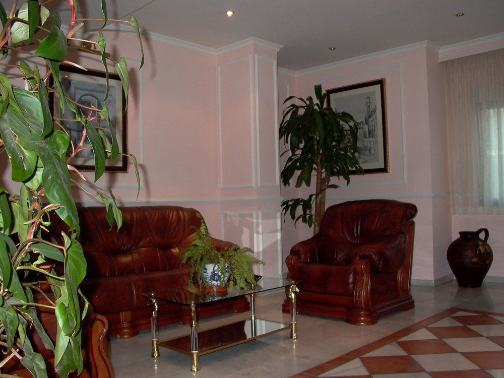 Hotel Calderon Cenes De La Vega Exterior photo